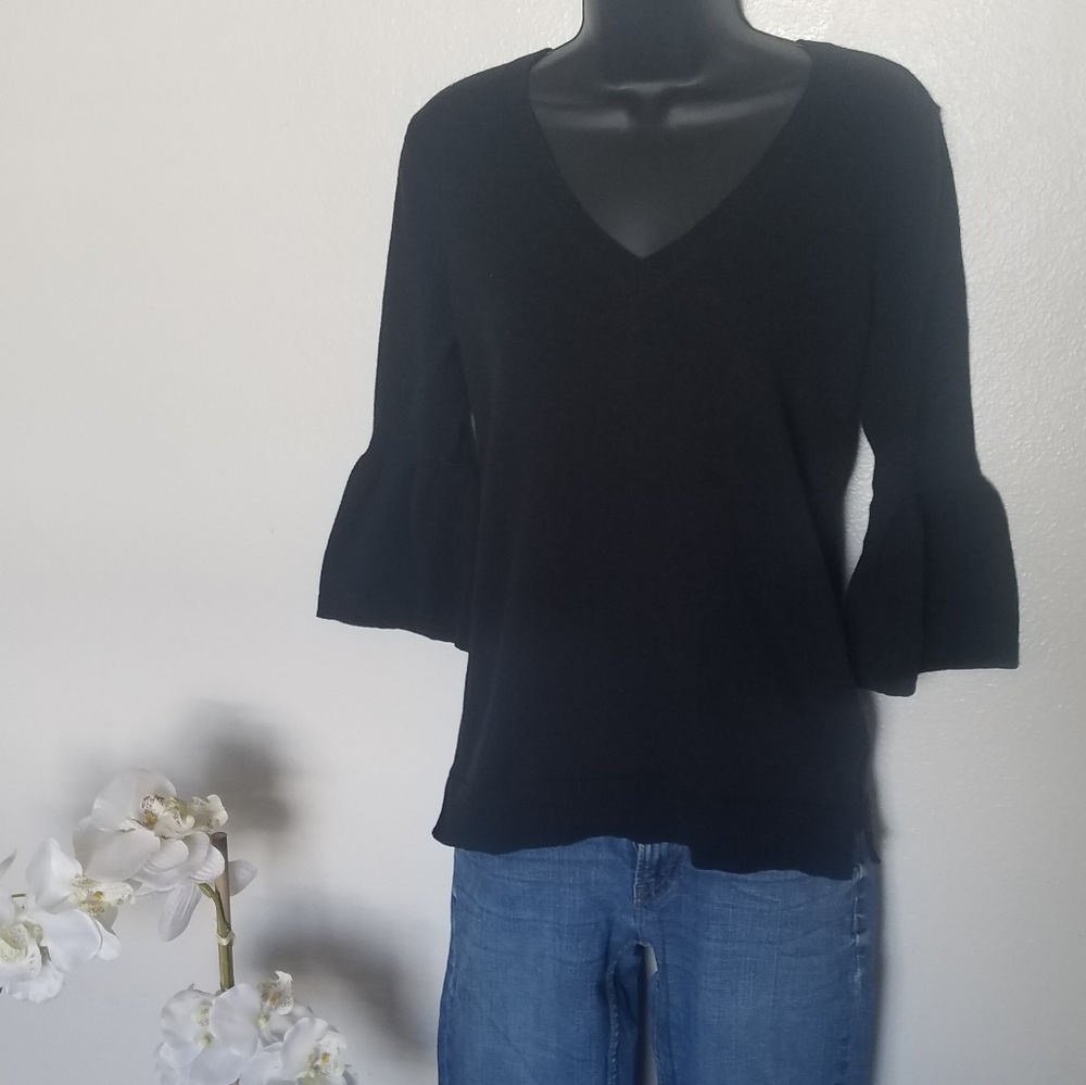 Gap sweater with trumpet sleeve euc m